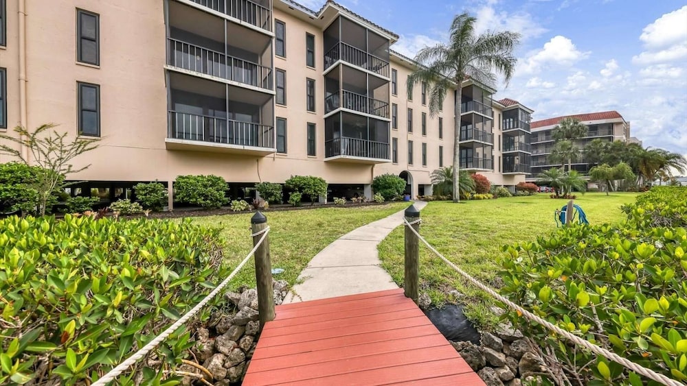 Quiet Condo Near Downtown Punta Gorda 2 Bedroom Condo