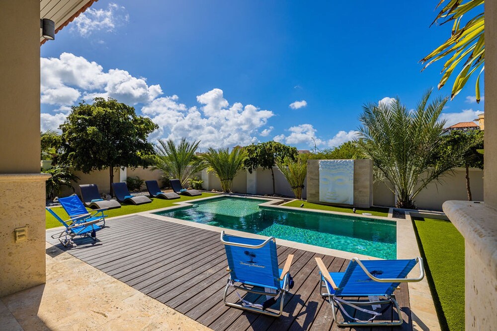 Amazing 4BR 3BA Villa Palm Beach w NEW Pool
