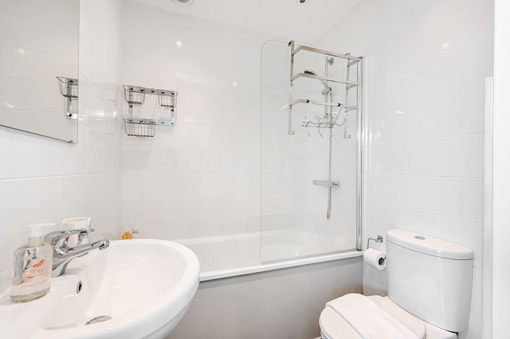 Host Stay Blue Bolthole on Vicarage Lane view 3