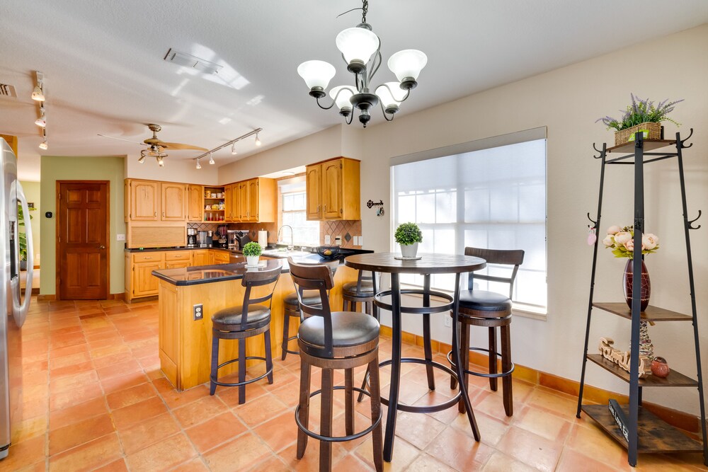 1-acre Backyard & Gym: Spacious Apopka Escape!