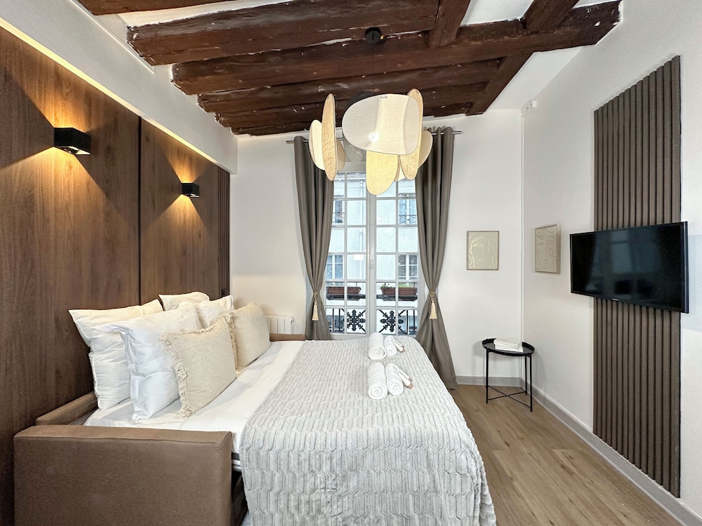 1544 Dauphine