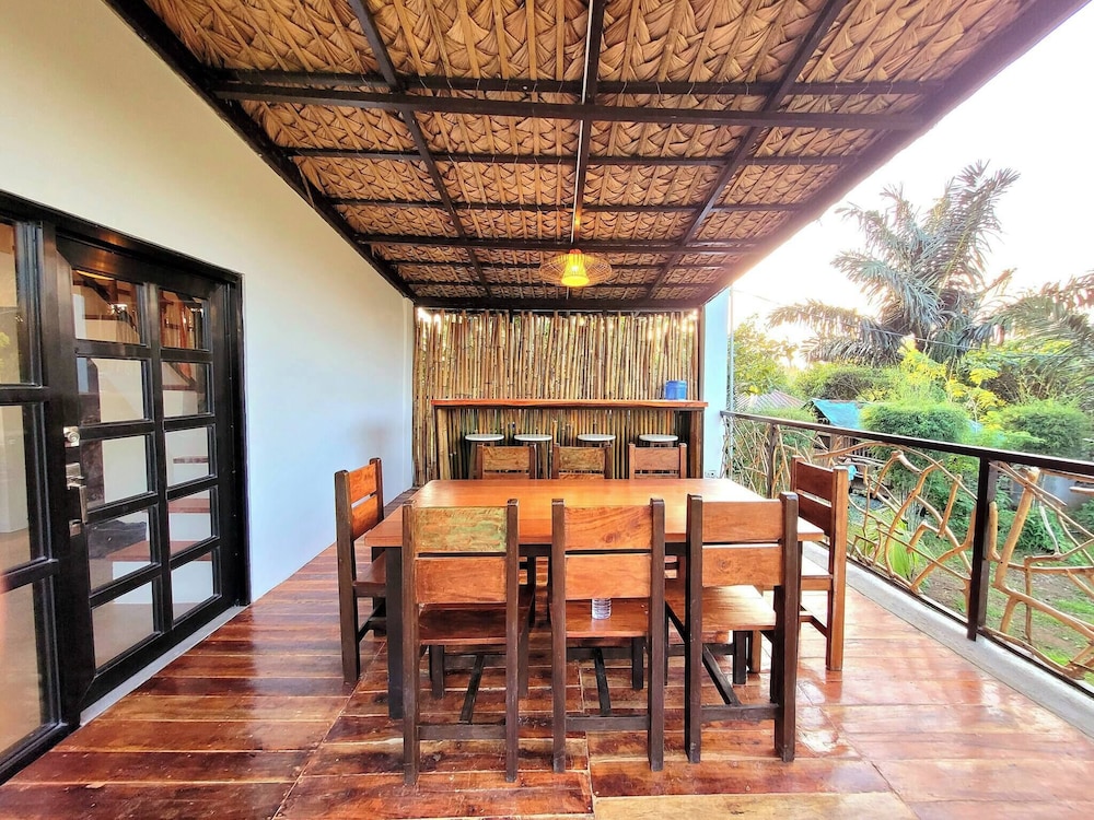 Modern Bahay Kubo Near Tagaytay - Casita Anahaw