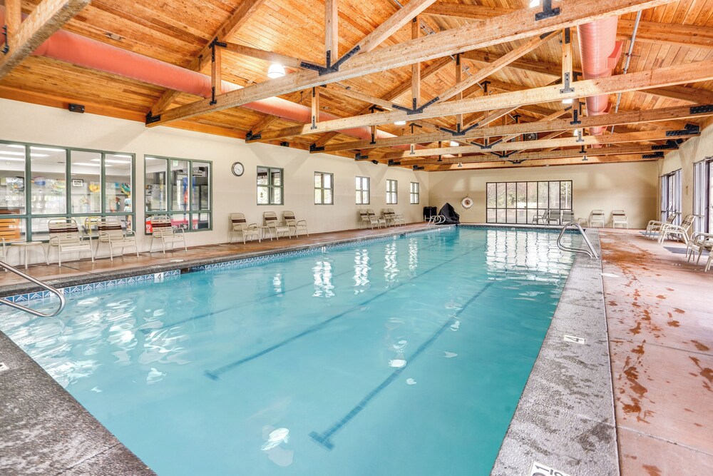 Redmond Golf Getaway - Near Smith Rock State Park!