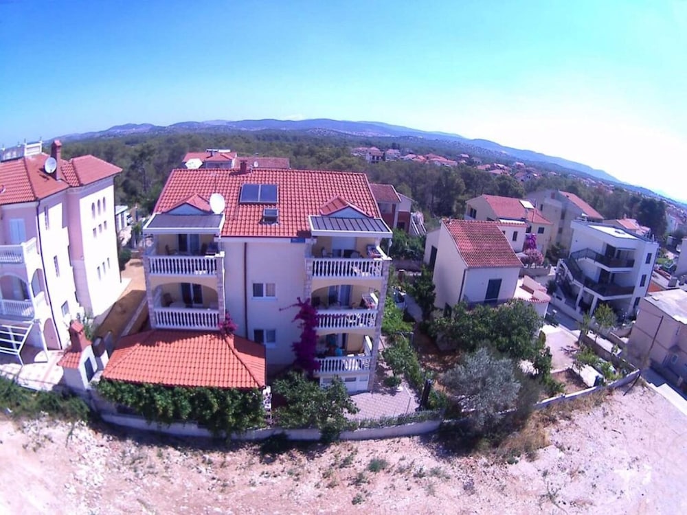 Maca - Seaview & Private Parking - A5 view 3