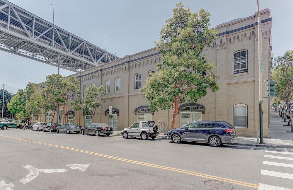 Spacious Luxury Historic Loft In Downtown Sf 2 Bedroom Condo by RedAwning view 4