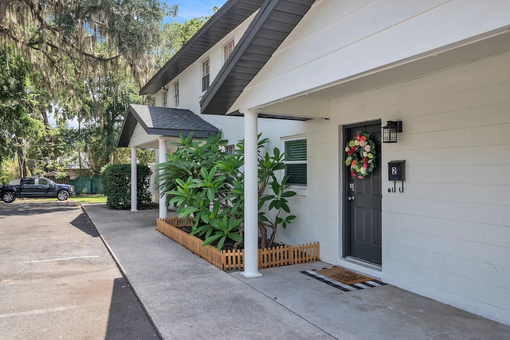 Be Our Guest - Cozy Townhome Near Downtown Ocala 2 Bedroom Townhouse