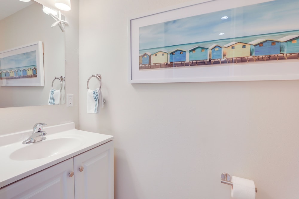 Walk to Beach: Pet-friendly Oasis on Manasota Key!
