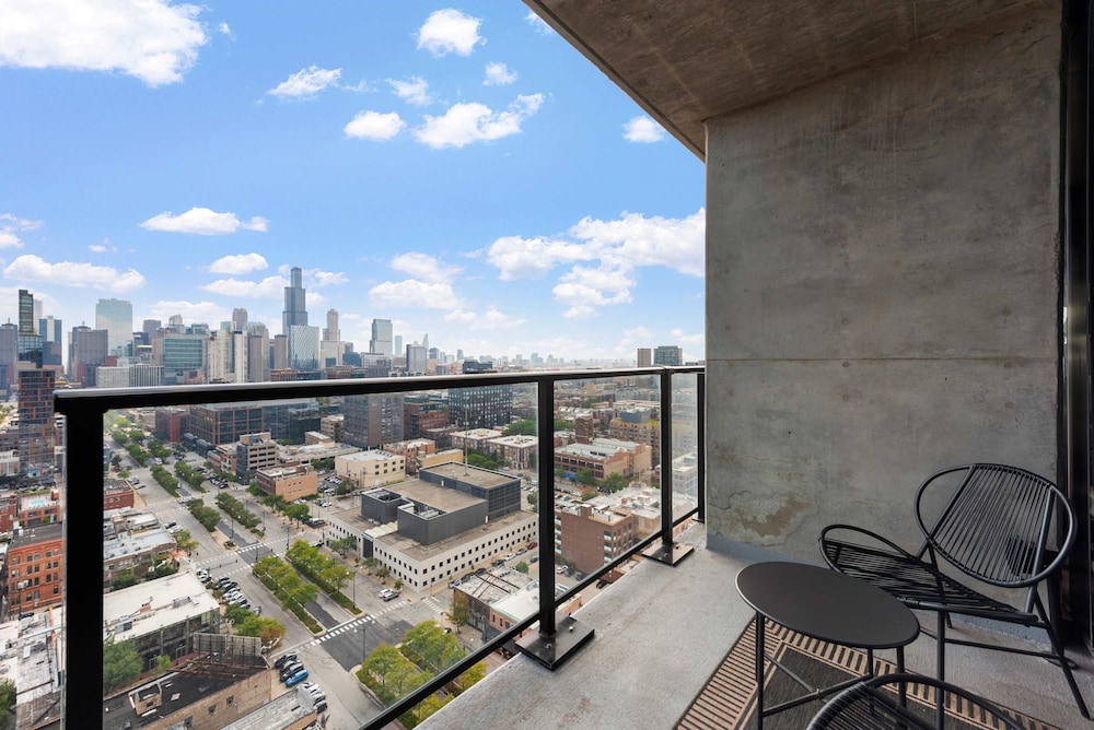 Cloud9 6 apt for 30ppl Fulton Market The Nouveau