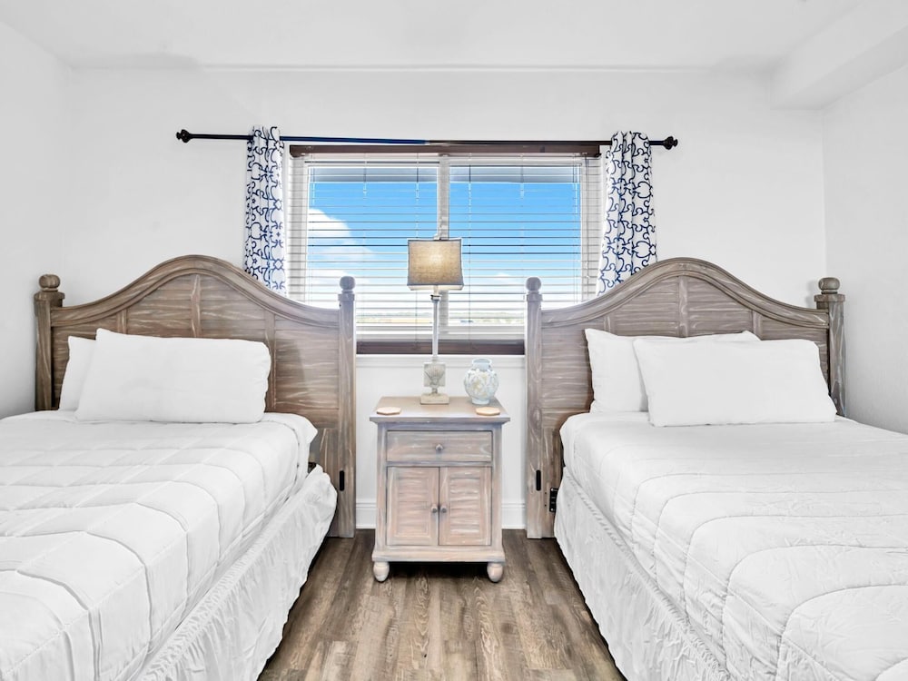 Emerald Beach 931