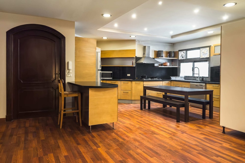 Xuru Stays I The Luxe Loft 2bdr Apt. @ Maadi