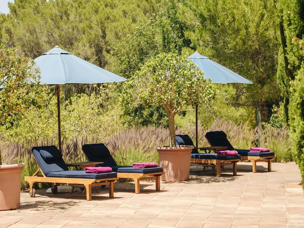 Country-view Villa With Pool