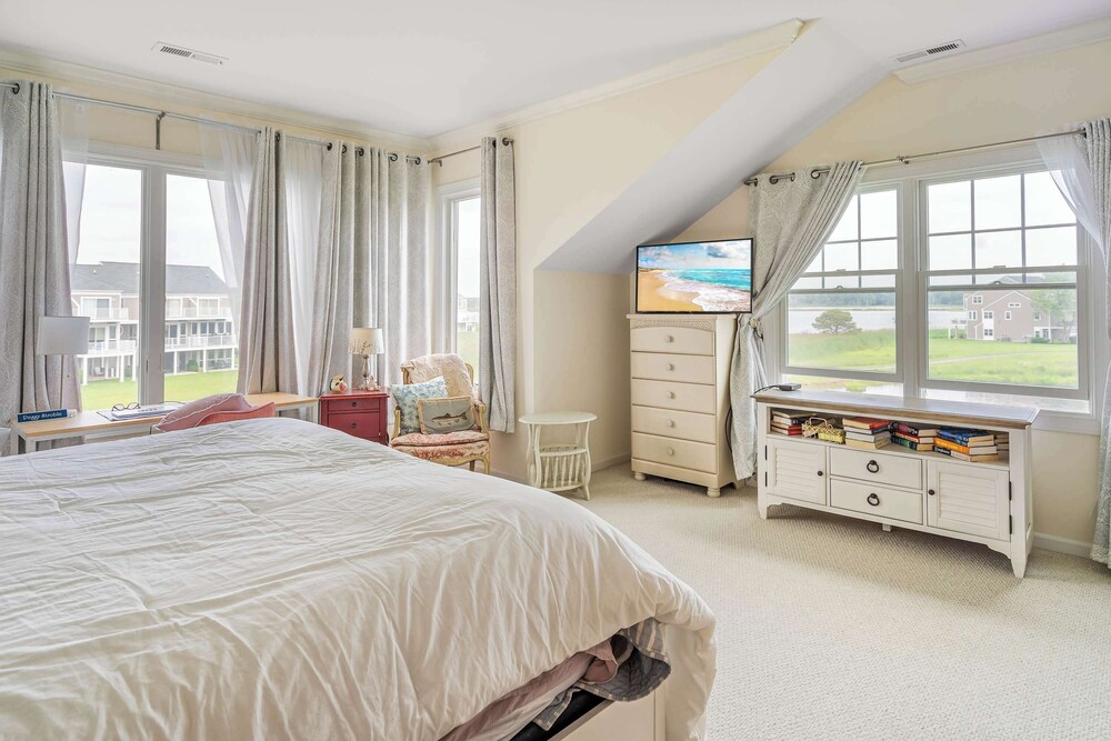 Whale of a Time Waterfront Stay for 10 With Resort-style Amenities