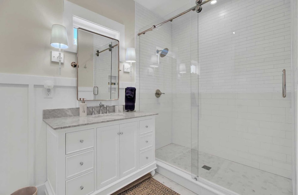 Walk to the Beach + Private Pool, Rooftop Terrace, Balcony 3602 Cameron