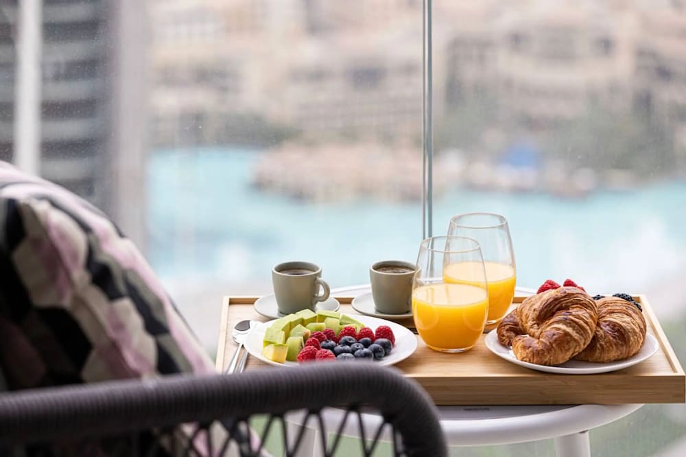 Burj Crown Lux Apartment by Dubai Mall