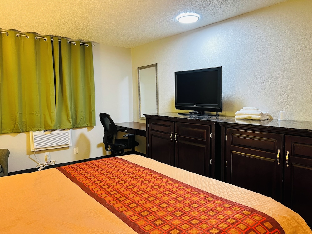 Super Inn by OYO Lansing MI