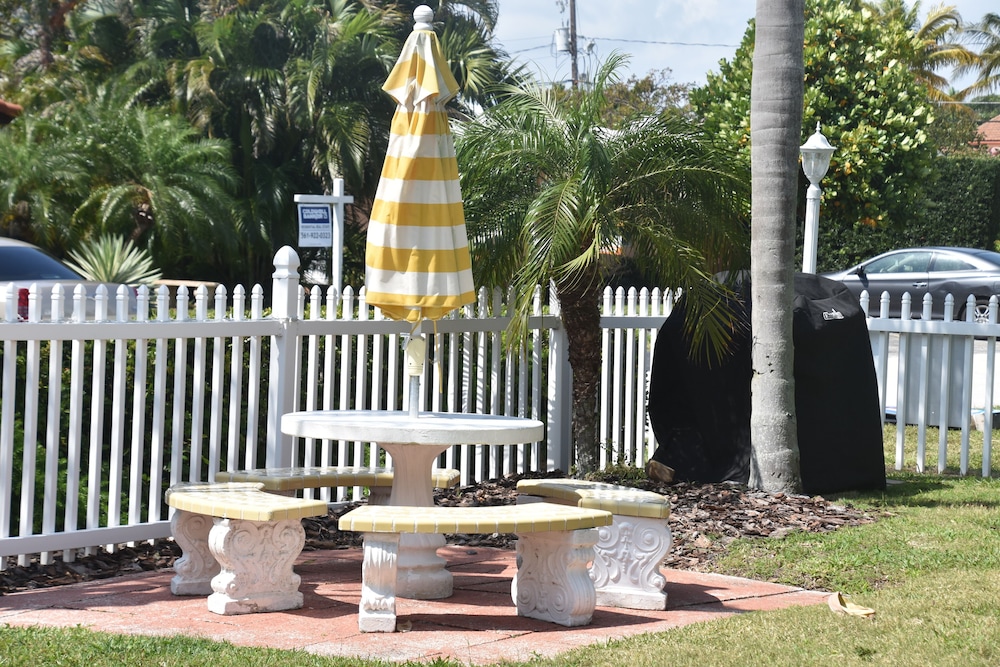 Bahama Beach Club of Pompano