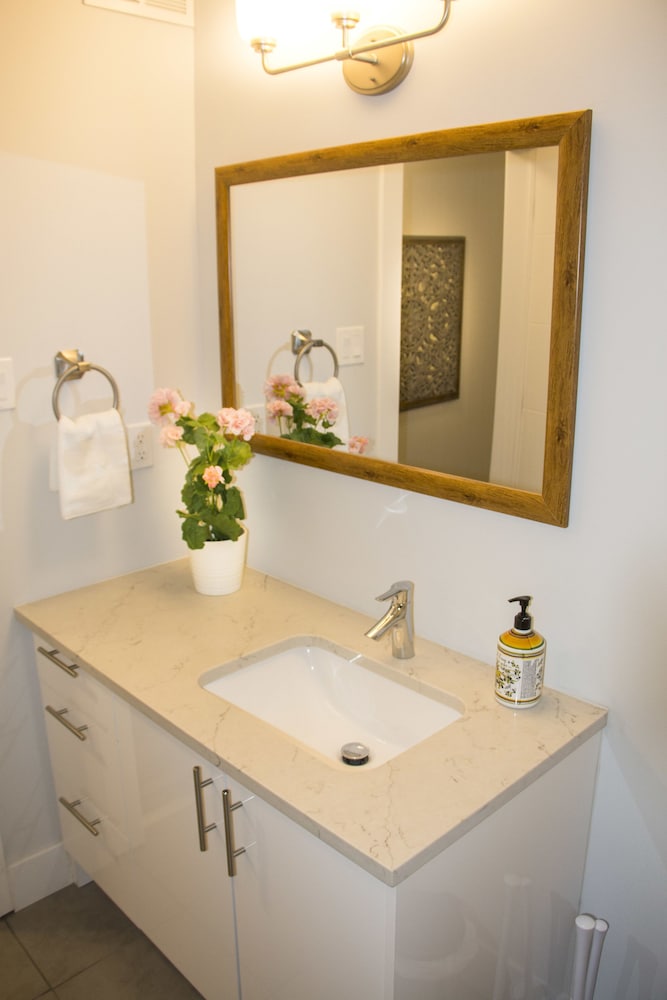 WOW Luxury Suites - Halifax Downtown
