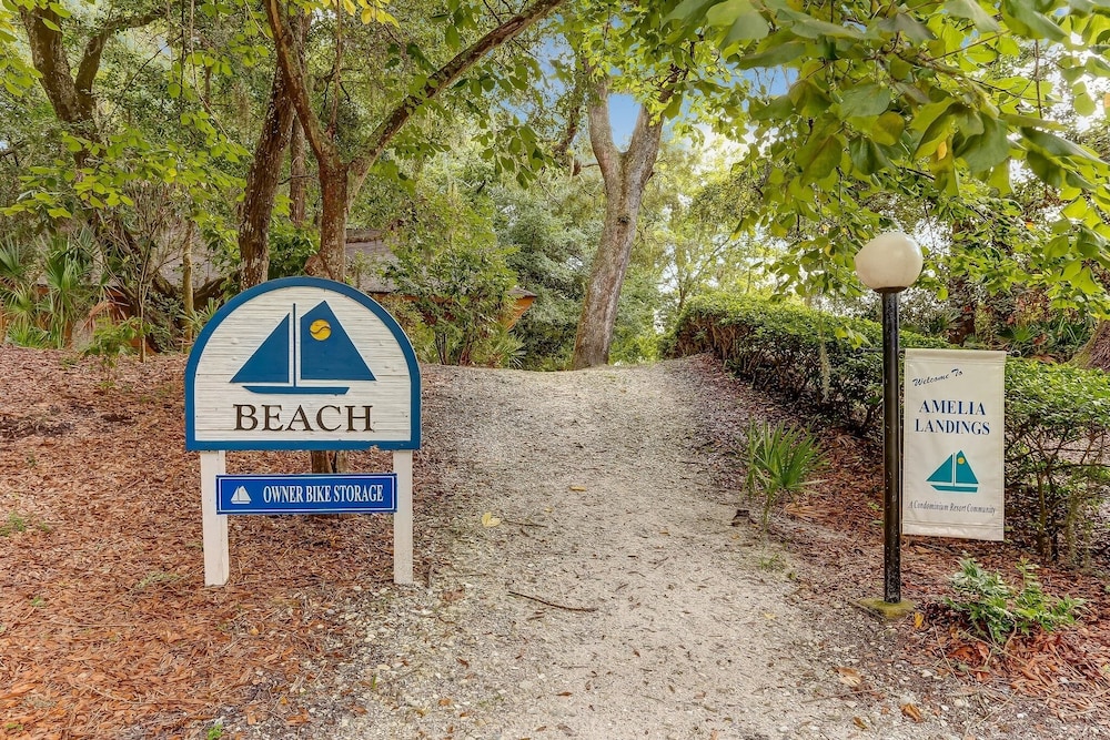 5d Amelia Landings 2 Bedroom Condo by RedAwning view 5