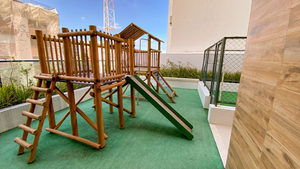 Apto c Varanda Piscina e Sal o de Jogos
