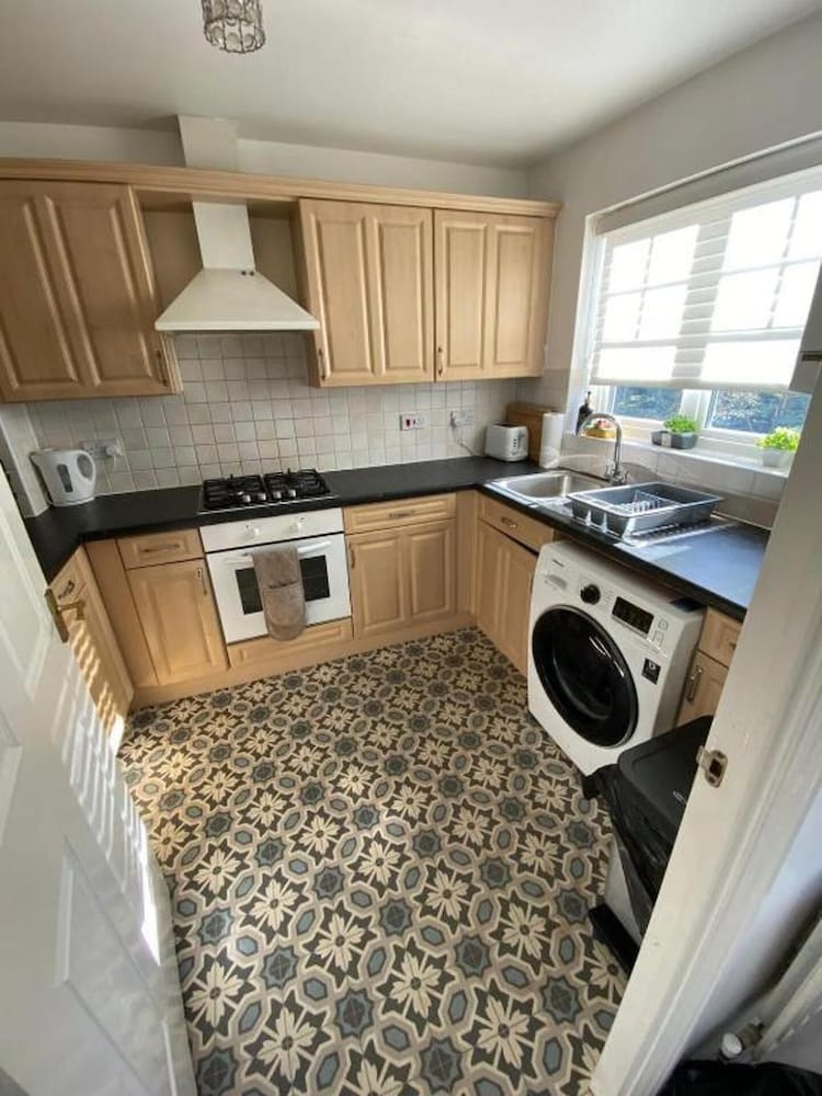 3bed Maidstone Stay - Wifi, Parking, London Access