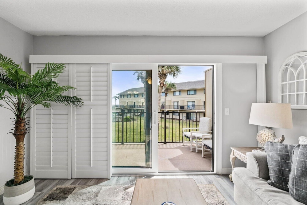 Blessed By The Sea Crescent Beach Activities 2 Bedroom Home