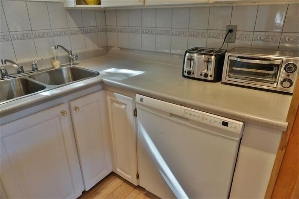 455 Faraday Lake 3 Bedroom Cottage