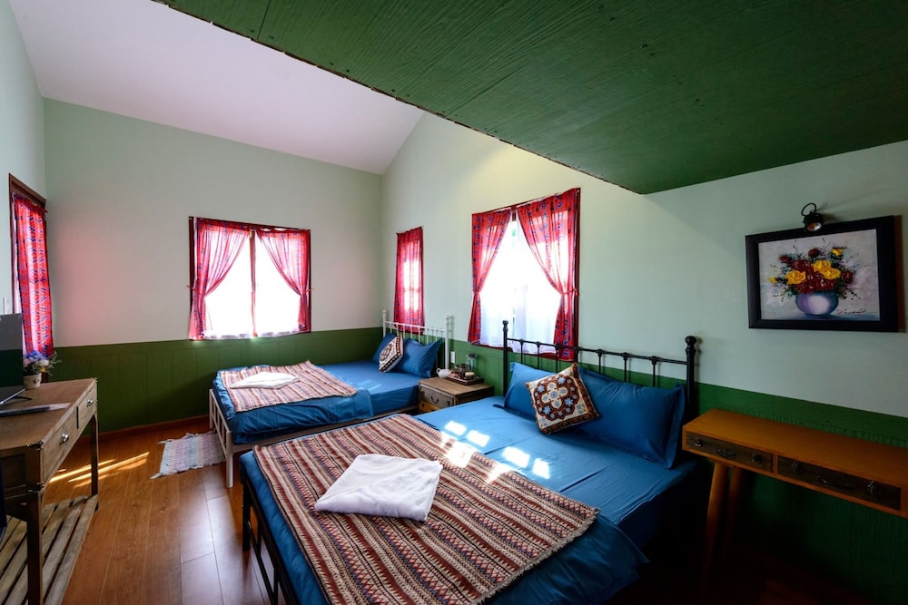 Flowersandrocks Villa