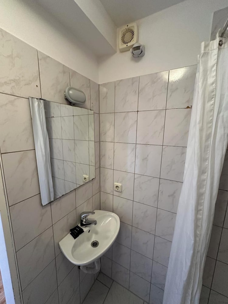 2-Rent Group Hostel Apartments HAN53