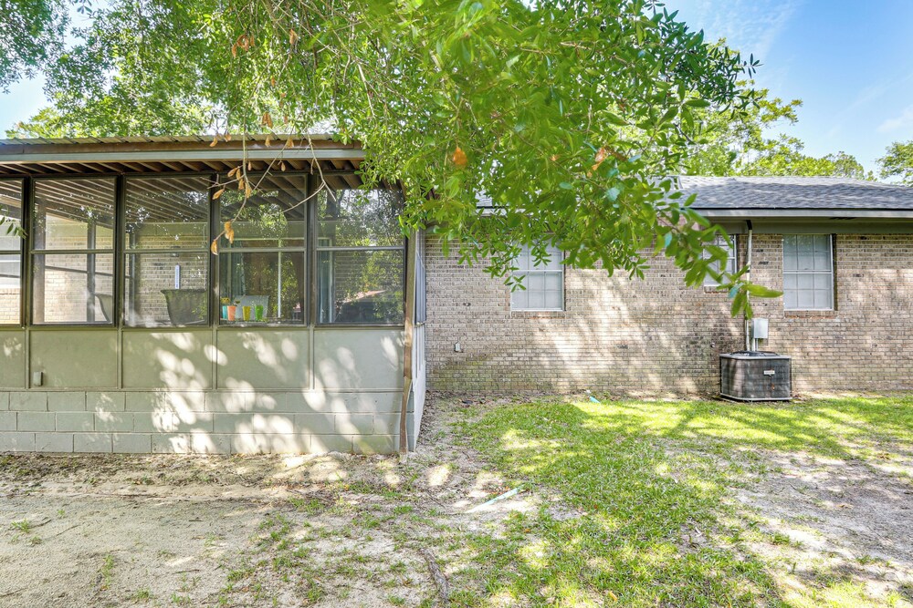 1 Mi to Dtwn Waycross: Home w/ Furnished Porch