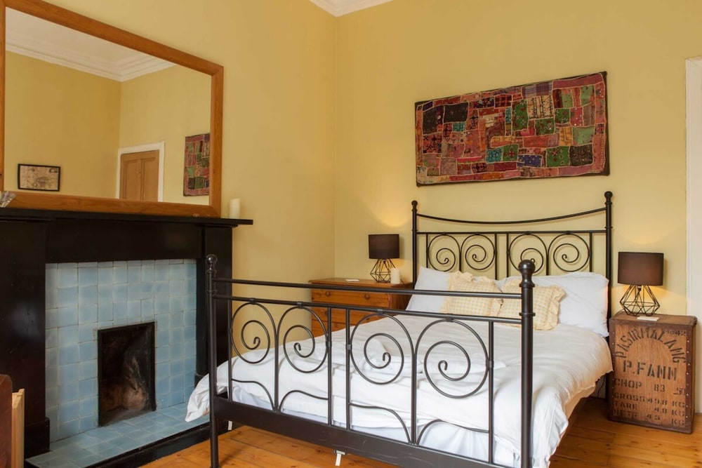 Amazing 4 Bedroom Apartment Just Off The Meadows