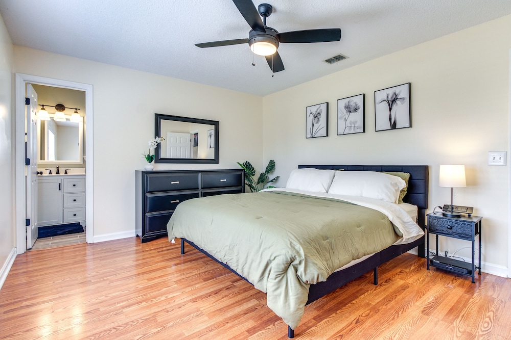 Charming Hinesville Home < 6 Mi to Fort Stewart