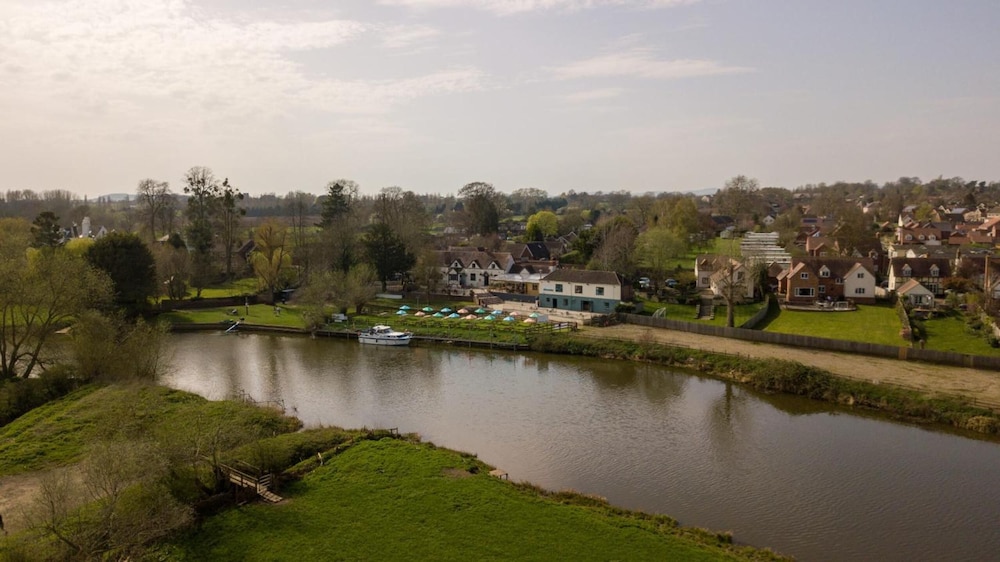 Tewkesbury Vacations - The Fleet - Property Image 2