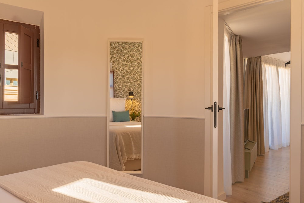 Feelathome Atarazanas Apartments 4