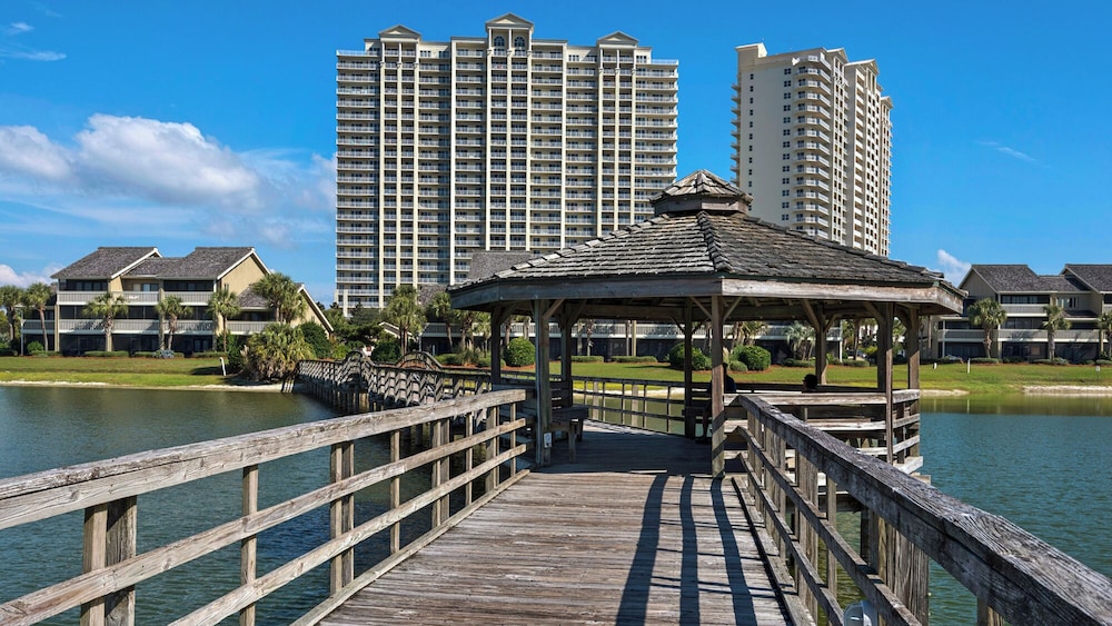Sleeps 8 w/ Resort Pools, Tennis, Golf & Beach Access + Attraction Tickets!