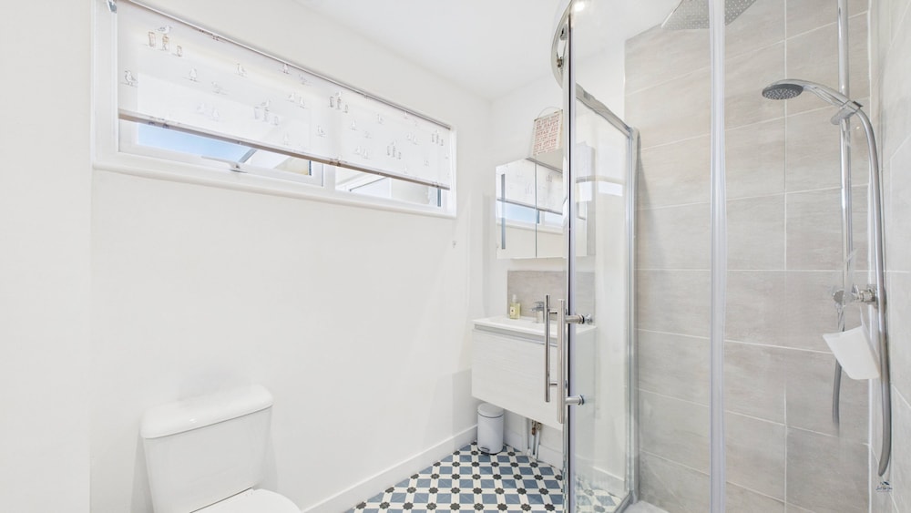 Sea Breeze Your Coastal Sanctuary in Sandown