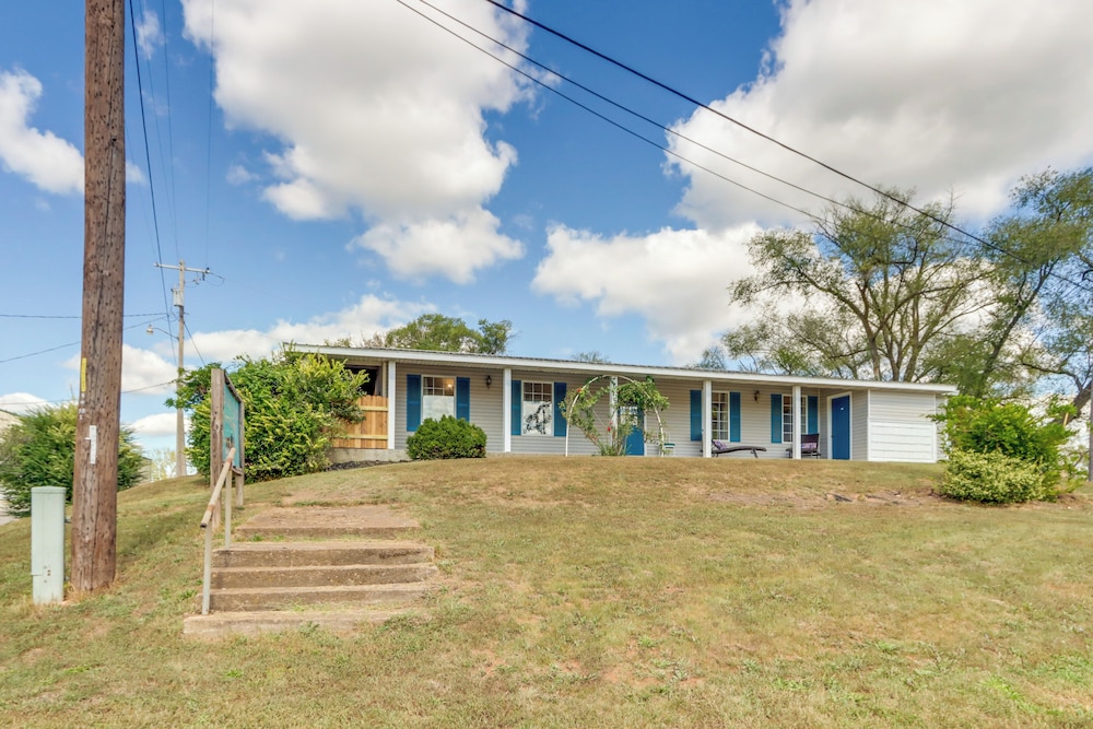 4 Mi to Pomme De Terre Lake: Large Home w/ Patio! view 3
