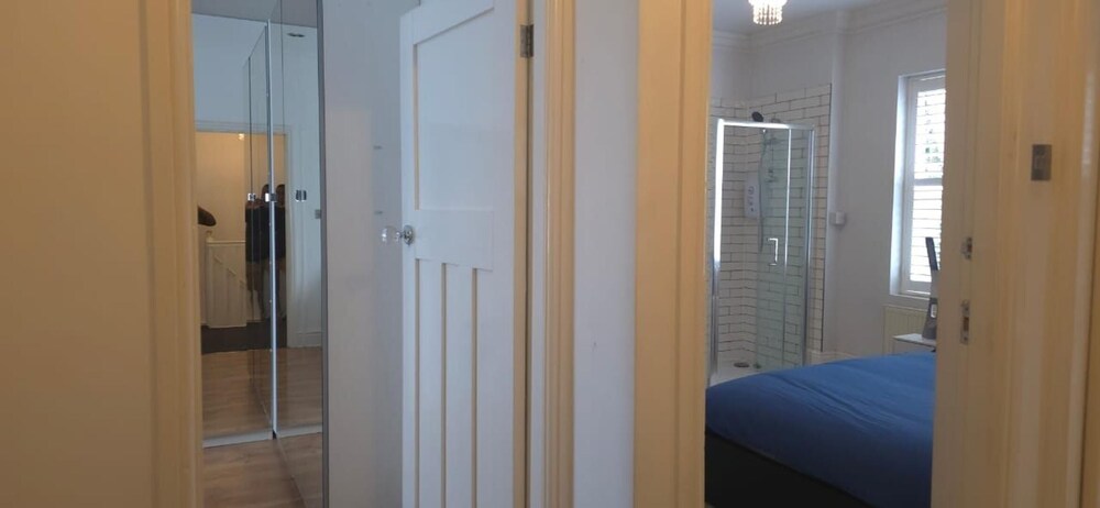 8 Guests - Free Parking - Full Equipped House