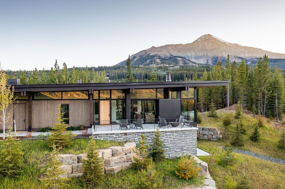5 Thistle Way 4 Bedroom Home by Moonlight Basin Lodging view 4