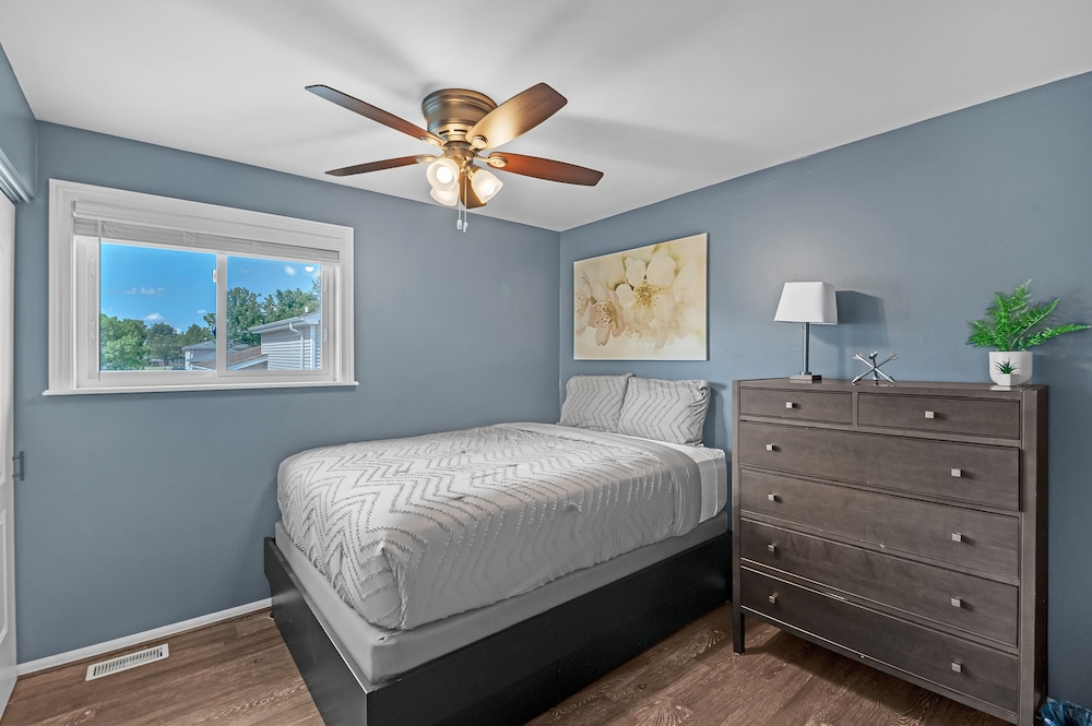 Modern Retreat With Private Pool & Yard 3 Bedroom Home