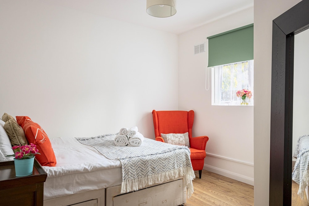 Beautiful 1 Bedroom Apartment With a Garden in Fulham