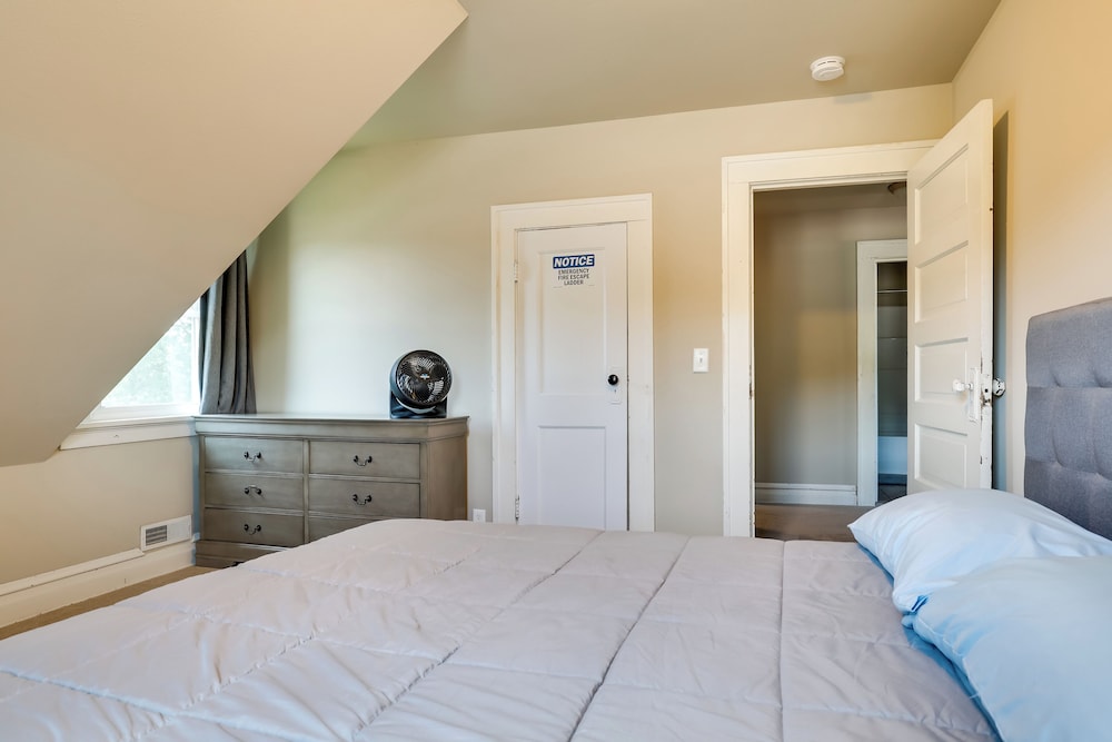 Gas Grill & Porch: Rural Hixton Vacation Home!