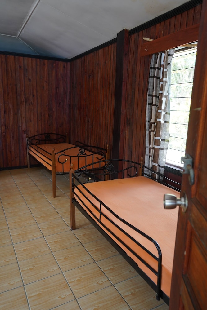 White Sandy Beach Eco Lodge