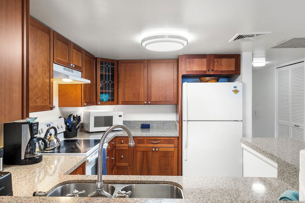 Island Retreat With Concierge - Central AC - Walk to Beach - Vrkcv
