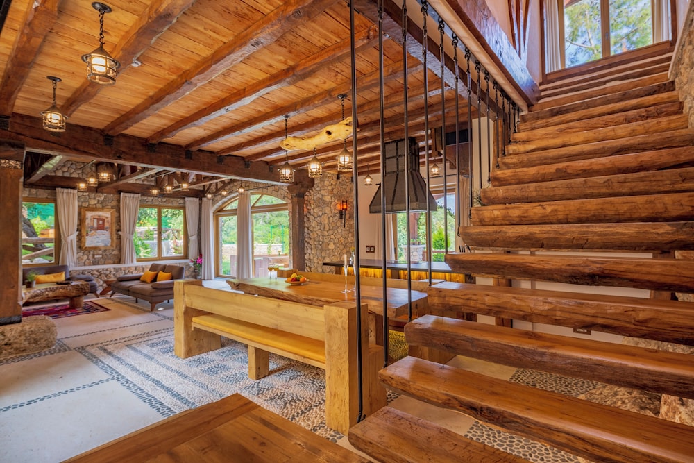 Private Island-Style Ultra Luxury Villa Estate