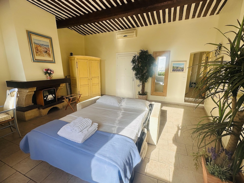 Very Charming Studio Apartment on Port in Cannes a Short Walk to Palais With Aircon and Internet - 411