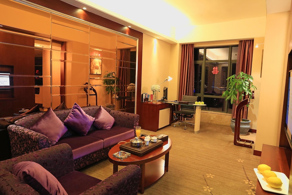 Ramada Longyan