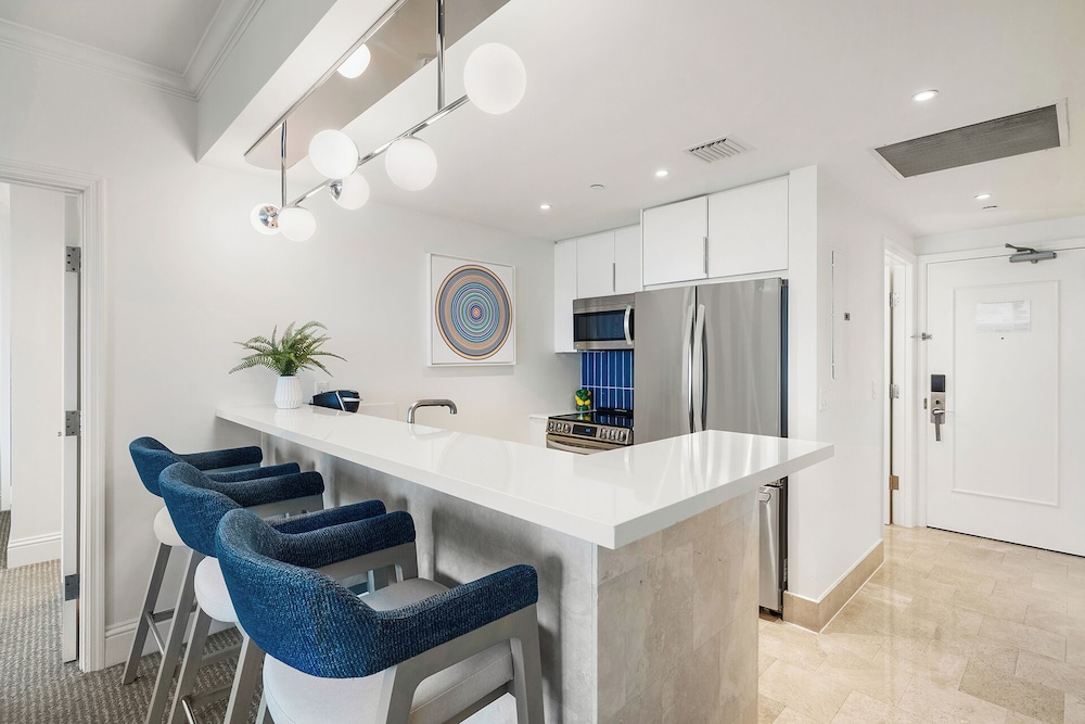 Luxury Vacation Rentals at Fontainebleau Miami Beach by LRMB