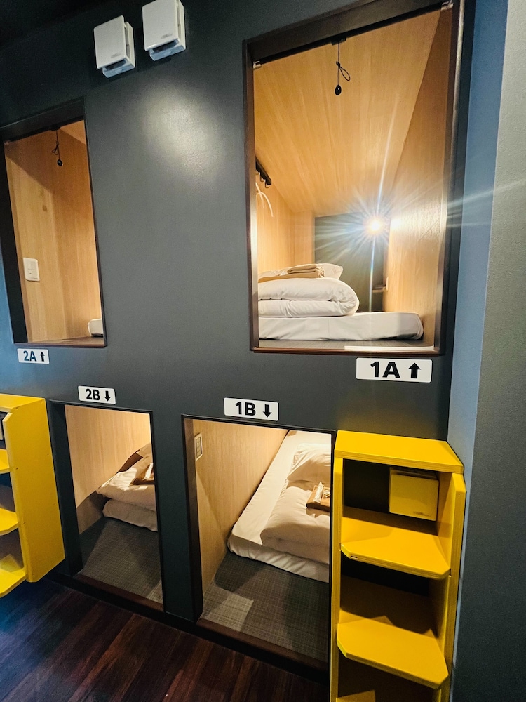 Otemachi Kamon Hotel - Caters to Men - Hostel