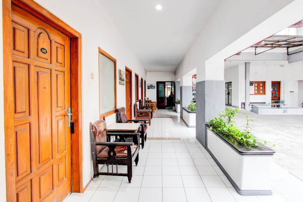 Collection O Jalan Slamet Riyadi Near Kampung Batik Kauman Formerly Hotel Grand Kota