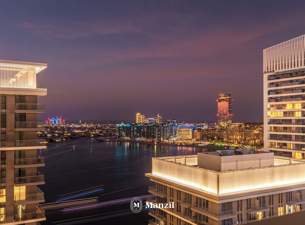 Manzil - Stylish 1BR in Emaar Beachfront
